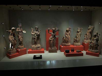 Tanagra figurines. Photograph: KW.