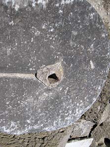 Traces of lead in a column shaft. Photograph: KW.