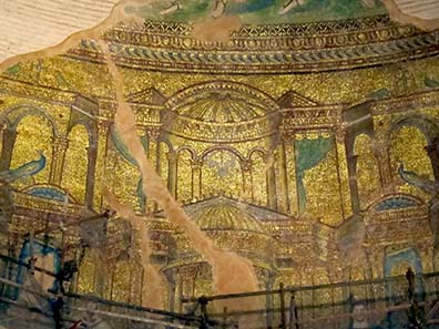 Mosaic remains in the Rotunda's cupola from the 4th cent. A. D. Photograph: KW.