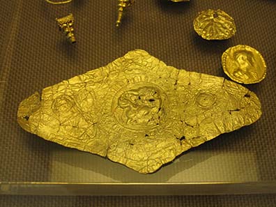 Gold plate showing the motif of the Akanthian tetradrachms. Photograph: KW.