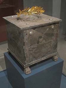 Silver ossuarium with golden laurel wreath. Photograph: KW.