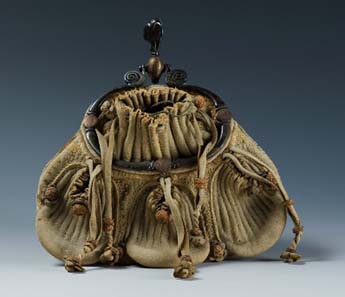Flemish or French art Chamois leather money-bag with eight pockets, 16th century. Florence, Museo Nazionale del Bargello, inv. no. 1810 C - Photo: Rabatti & Domingie Photography, Florence.
