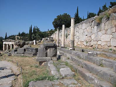 On the wall of the temple endless inscriptions can be found. Photograph: KW.