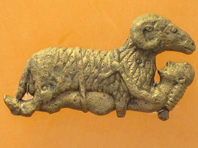 Odysseus undernath a ram. Photograph: KW.