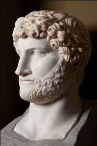 Colossal head in white marble of Roman Emperor Hadrian (120-125 AD). © K.U. Leuven, Bruno Vandermeulen, Danny Veys.