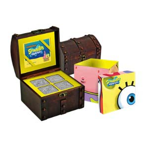 The set is delivered in a unique treasure chest.