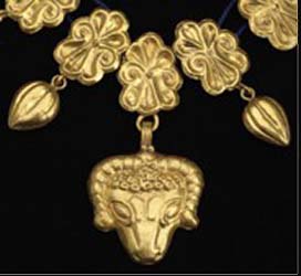 Greek gold necklace (detail). c. 4th century BC. GBP 28,000.