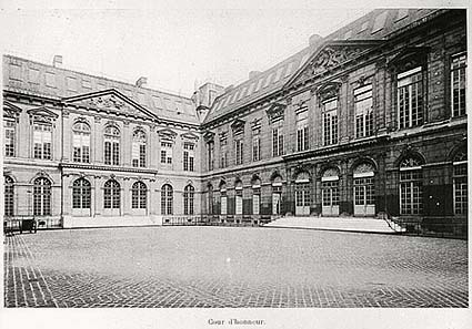 Ceremonial courtyard of the Bibliothèque nationale