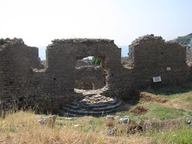 The odeion in old Anemourion. Photo: KW.
