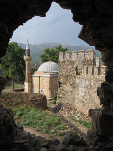 A mosque in the inner ward of the castle. Photo: KW.