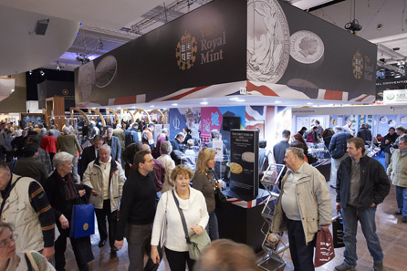 The booth of the Guest of Honour, the Royal Mint of the United Kingdom, was permanently besieged.