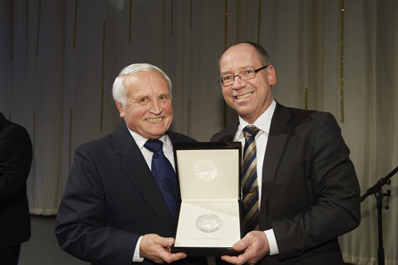 Günther Waadt, Director of the Bavarian State Mint, was honoured with the World Money Fair Award 2012.
