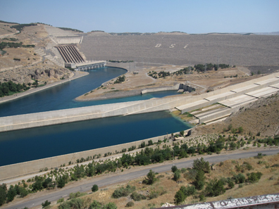 At the dam of the Atatürk Dam. Photograph: KW.