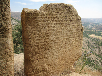 An inscription with a presumably very fascinating content. Photograph: KW.