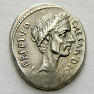 149: Julius Caesar. Denarius, 44. Starting price: 5,000 CHF. Hammer price: 16,000 CHF.