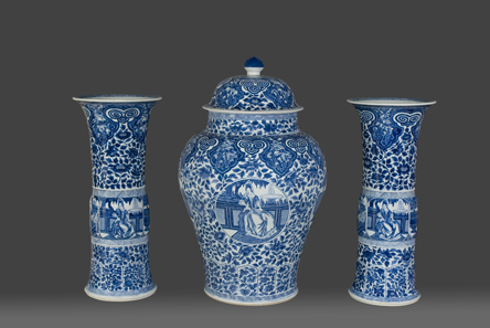 Chinese porcellan (1662-1722) made for export. Exhibited at TEFAF Maastricht 2012 by Luis Alegria.