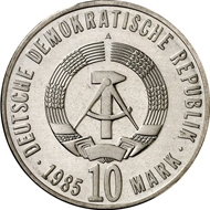 8942: GDR. 10 mark 1985 A. 40th anniversary: Liberation from Fascism. Material sample in silver-copper. J. 1603P. Only 10 specimens were minted, brilliant uncirculated. Estimate: 1,000 euros, hammer price: 17,000 euros.