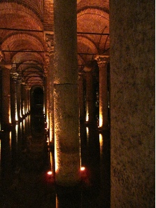 The mysterious cistern - unfortunately, it was overcrowded with people. Photograph: KW.