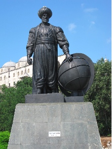 Statue of Turgut Reis, an important Ottoman admiral who had raided Italy a couple of times. His statue is standing in front of Topkapi Serail today. Photograph: KW.
