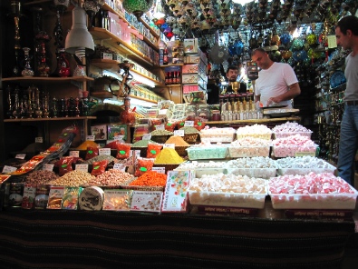 Shop in the Egyptian bazaar. Photograph: KW.