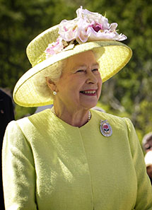 Queen Elizabeth II, 2007. Photo: NASA / Wikipedia.