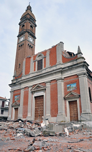 The church of Mirabello from the 19th century was badly hit. Photo: Mario Fornasari / Wikipedia.