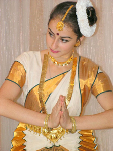 Keralite Dancer in Sari. Source: Wikipedia / Oct11988duh.