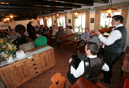 Impressions of the welcoming Heuriger.