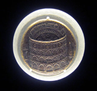 Sestertius of Titus picturing the Colosseum. Photo: UK.