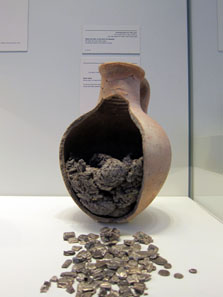 Findings from Tel Dor, late 11th century BCE. Photo: UK.