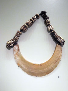 Pendant with kina. Photo: UK.