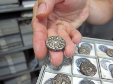 Prototype of year 1 shekel. Photo: UK.