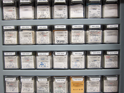 The identified coins are deposited according to the order of their precise inventory numbers. Photo: UK.