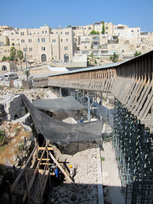 Excavation at the foot of the Wailing Wall. Photo: UK.