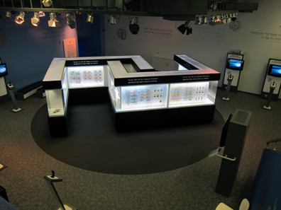 The major part of the exhibition is placed in two huge showcases. Photo: UK.