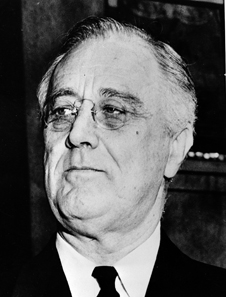 Franklin D. Roosevelt, President of the United States. Portrait photograph made on the steps of St John's Episcopal church after he had attended prayer services marking the ninth anniversary of this first inauguration. March 1942. © Farm Security Administration - Office of War Information Photograph Collection via Wikimedia Commons. / http://creativecommons.org/licenses/by-sa/3.0/deed.en.