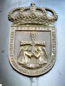 Oviedo's Coat of Arms: Two Angels Bringing the Holy Cross. Photo: KW.