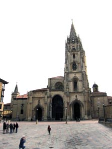 The Cathedral of Oviedo with the Cámara Santa. Photo: KW.
