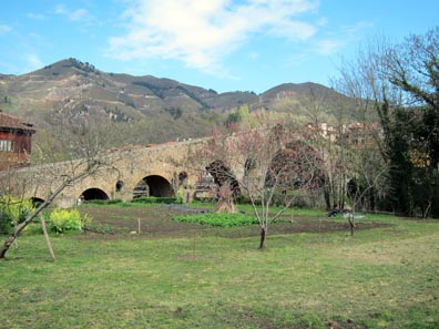 The Roman Bridge of Cangas de Onís. Photo: KW.