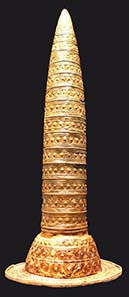 Gold always fascinated people ? this object was made in the Bronze Age, during 1000 and 800 B. C. Photograph Andreas Praefcke / Wikipedia.