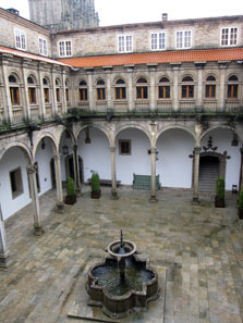 A Look at One of the Inner Courtyards of the Parador. Photo: KW.