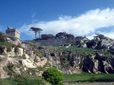 A look at the enormous parador. Photo: KW.