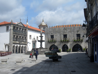 The central square of Viana do Castelo, said to be one of the most romantic in Portugal. Photo: KW.