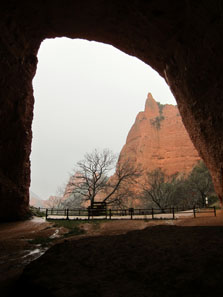 Safe from the rain in the large caves. Photo: KW.