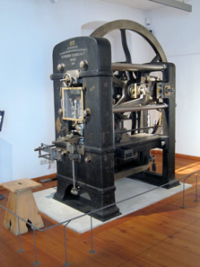 Knuckle joint press. Photo: KW.
