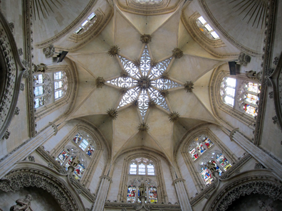 Taking a look into the cupola of the Capilla del Condestable. Photo: KW.