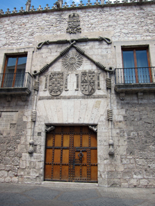 Entrance to the Casa del Cordón. Photo: KW.