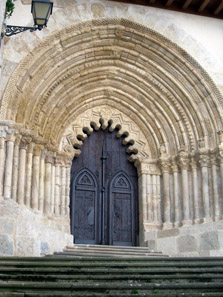 Entrance to San Pietro de la Rua. Photo: KW.