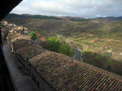 Sos del Rey Católico - in the middle of the mountains. Photo: KW.