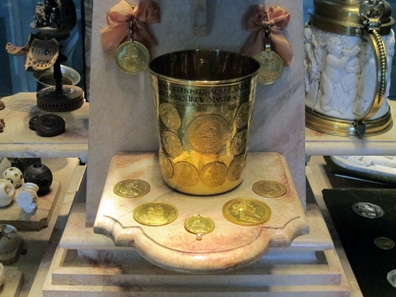 This is a coin cup. Photo: KW.